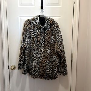 Very soft jacket with hood and soft black lining. Size 22/24 Cheetah print.